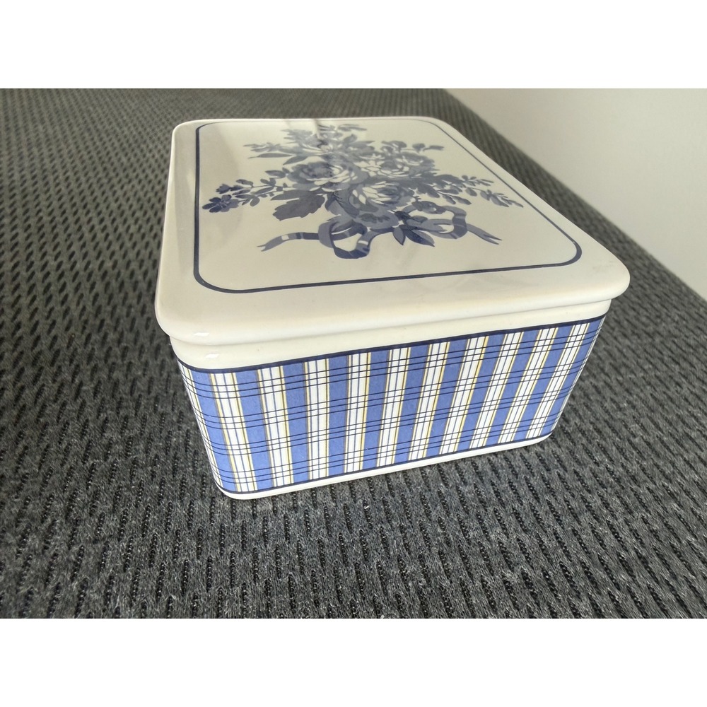 Vintage Blue White Floral Ceramic Trinket Box Plaid Sides Jewelry Keepsake Lid - Picture 13 of 17